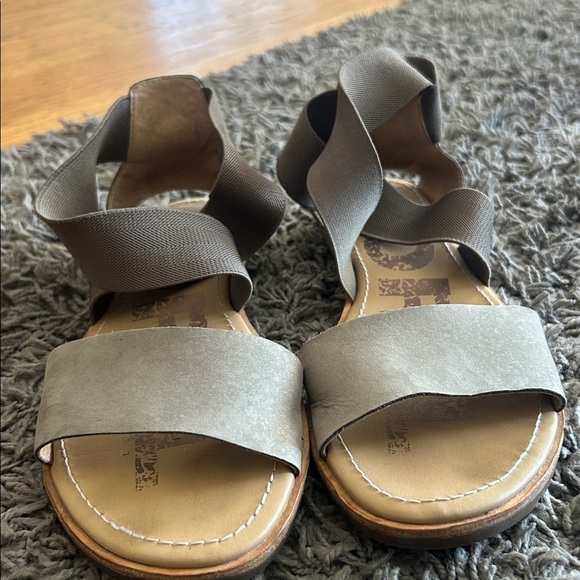 SOREL Women's Ella Strappy Flat Sandals Size 8 - Picture 11 of 11
